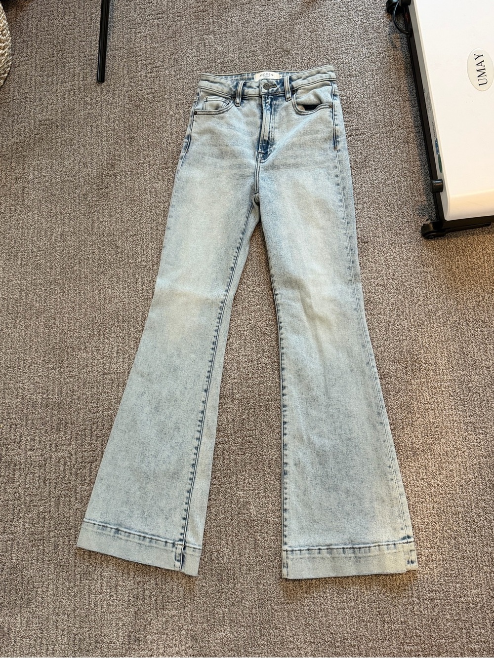 Hidden Happi High-Rise Light Wash Flare Jeans - Women - Picture 8 of 11